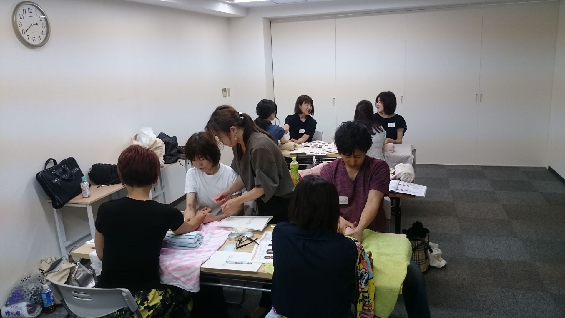 50代独身・おひとりさまの自立戦略。会社の給料だけに頼らず、一生モノの「手」で老後の安心と居場所を作るリスクゼロ副業